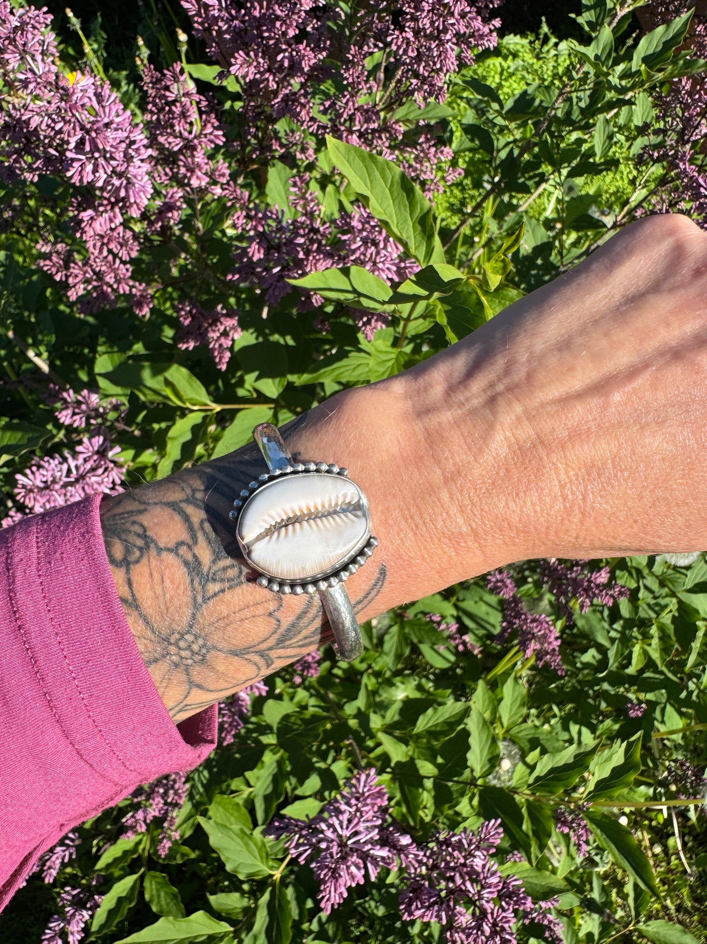 Hawaiian Cowrie Shell Cuff | Size M