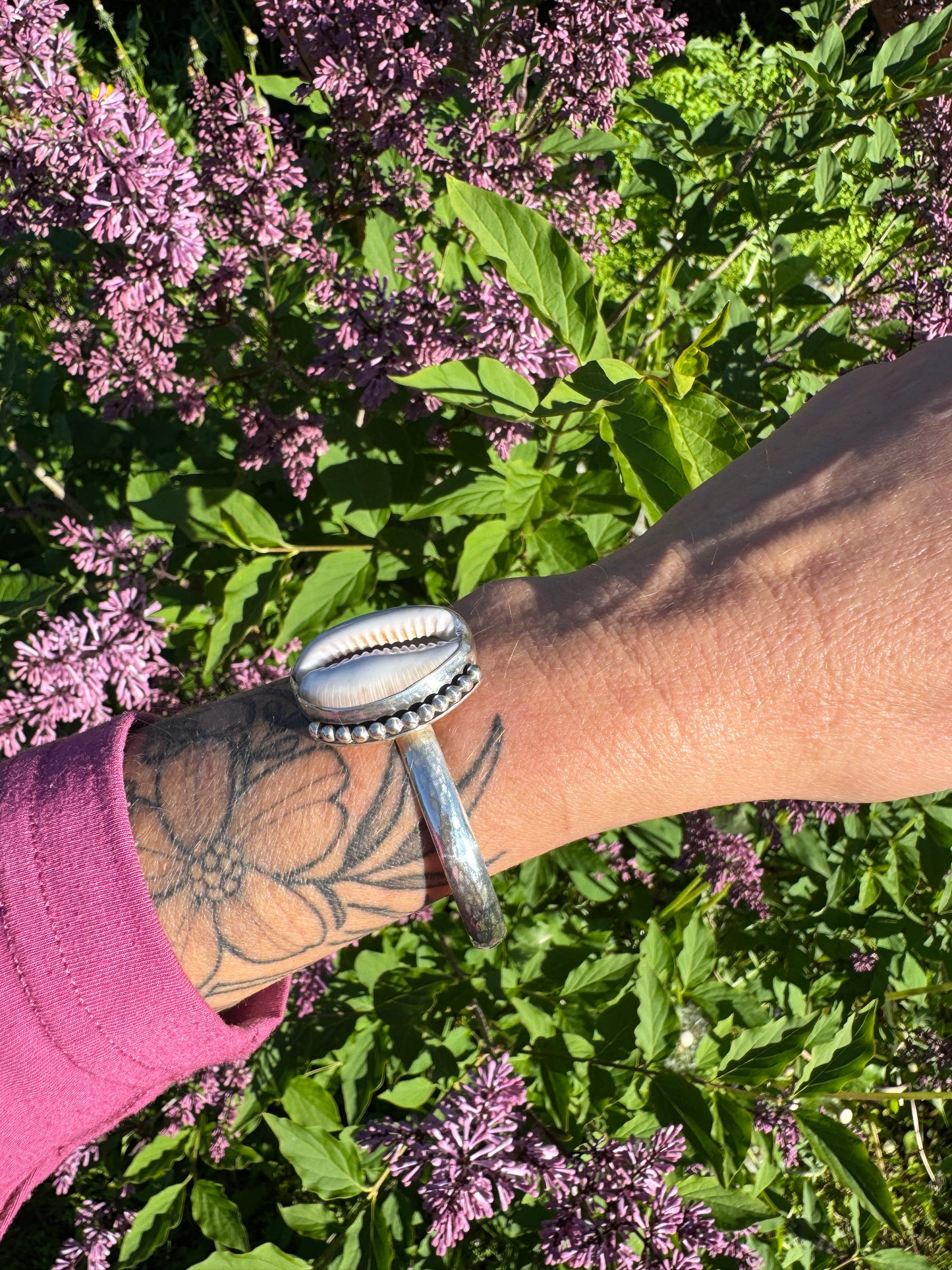 Hawaiian Cowrie Shell Cuff | Size M