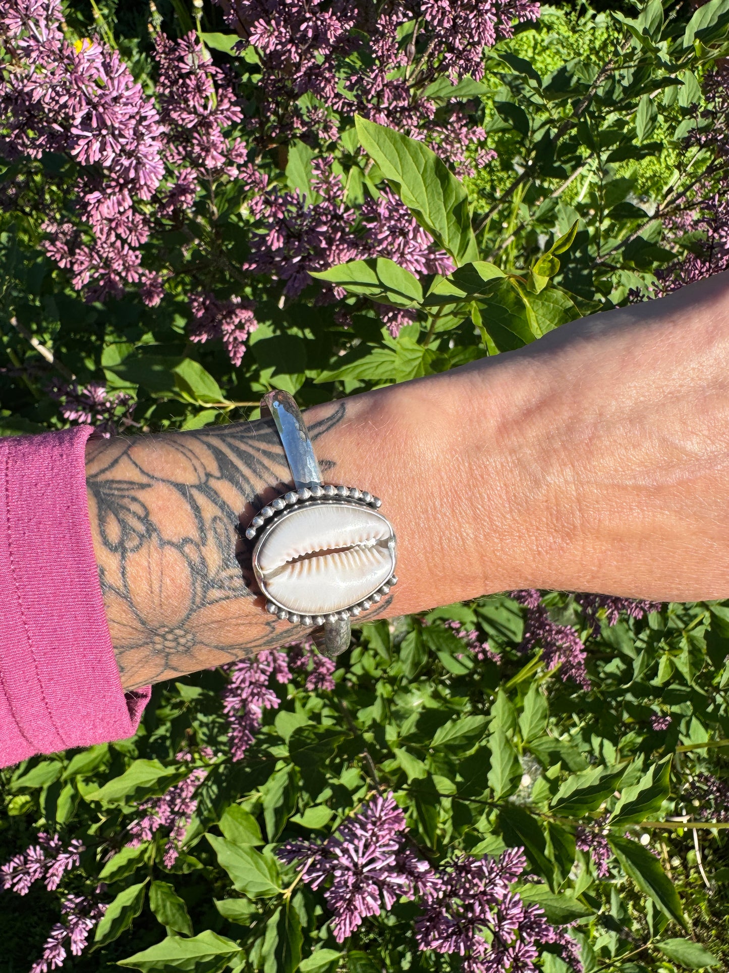 Hawaiian Cowrie Shell Cuff | Size M